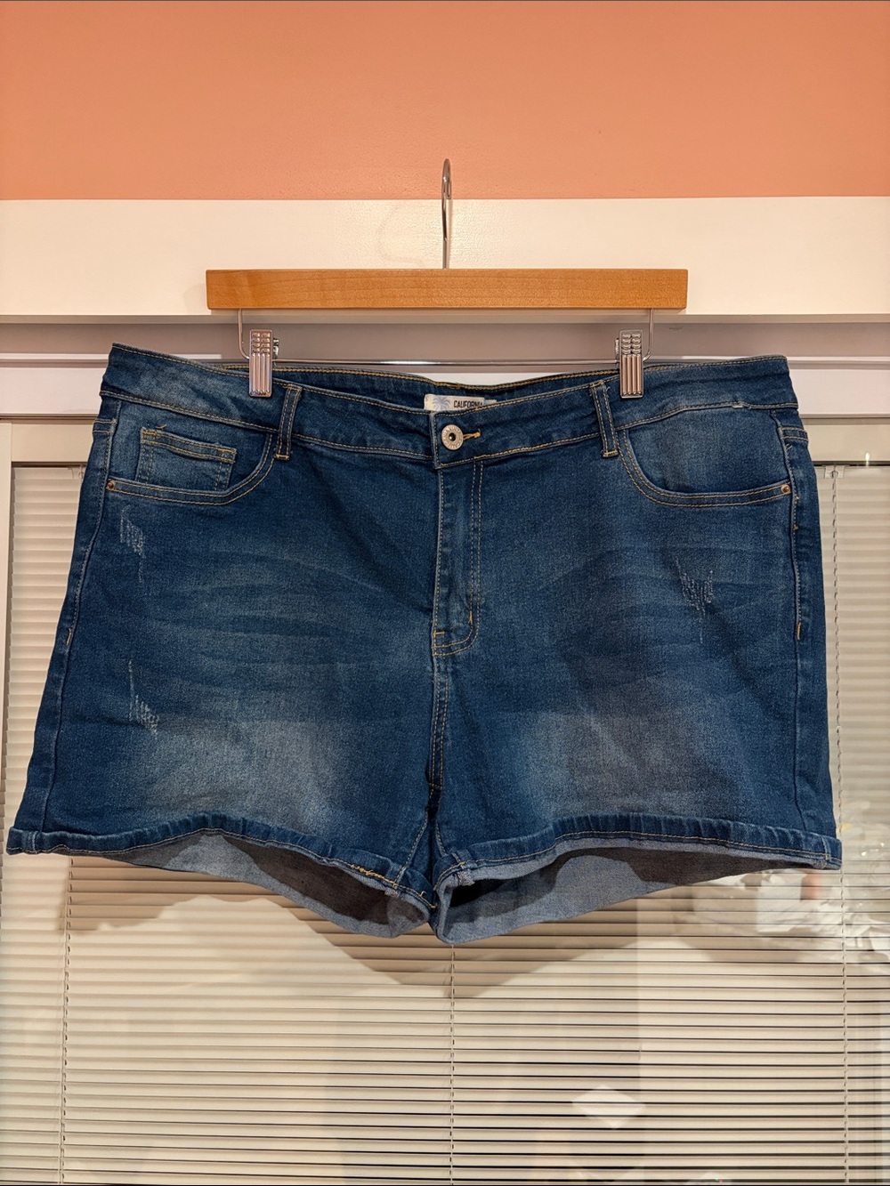 Blue Mid-Rise Jean Shorts Size 18